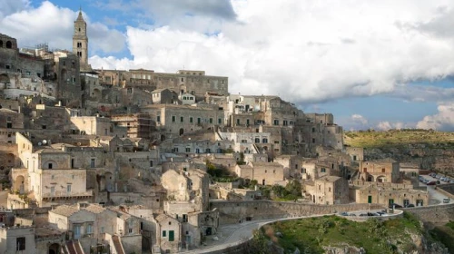 Brutto tempo solo oggi, migliora Domenica, rovesci e fresco Lunedì
